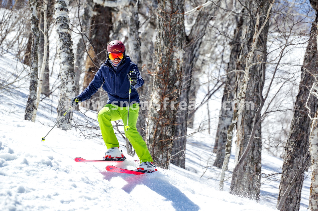 札幌国際スキー場 Mt.石井スポーツ ISHII SKI ACADEMY 校長・斉藤人之さんによる『斉藤塾』開講。本日のテーマは、「春雪！コブからスキーのたわみを楽しむ！！」(^^)v